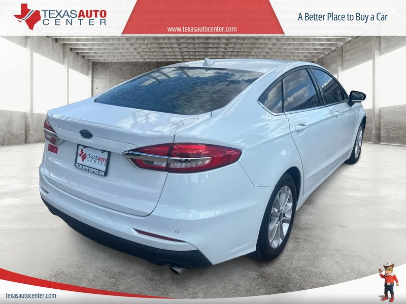 Ford Fusion Vehicle Full-screen Gallery Image 5