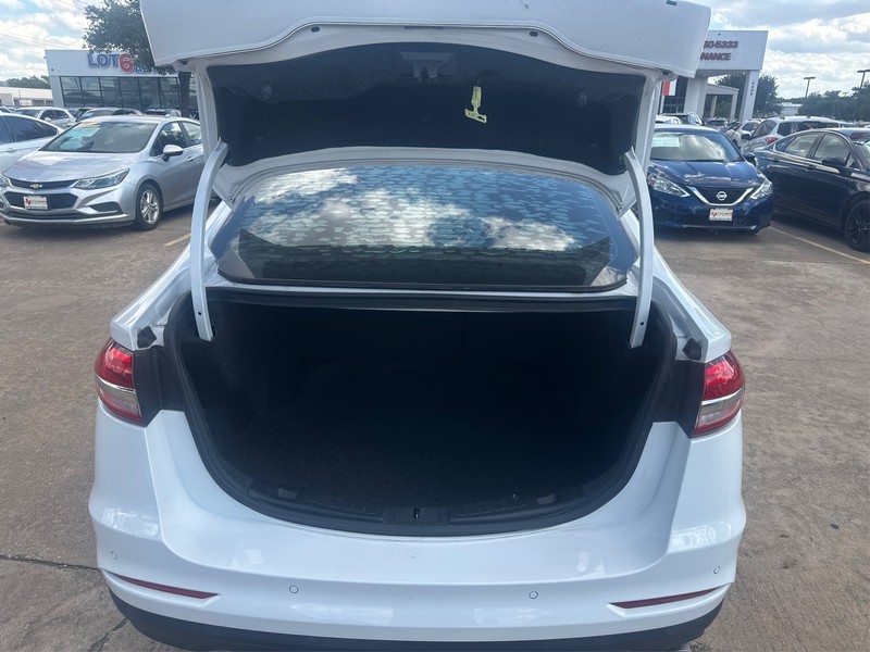 Ford Fusion Vehicle Full-screen Gallery Image 9