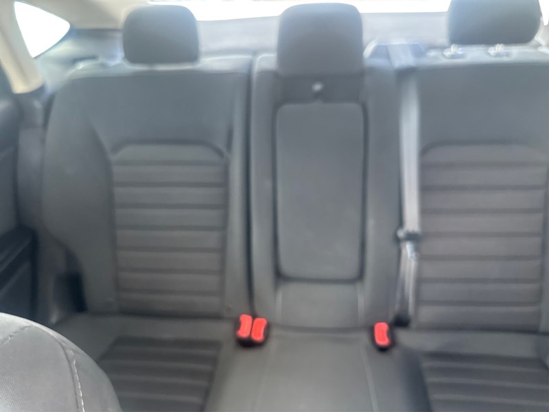 Ford Fusion Vehicle Full-screen Gallery Image 11