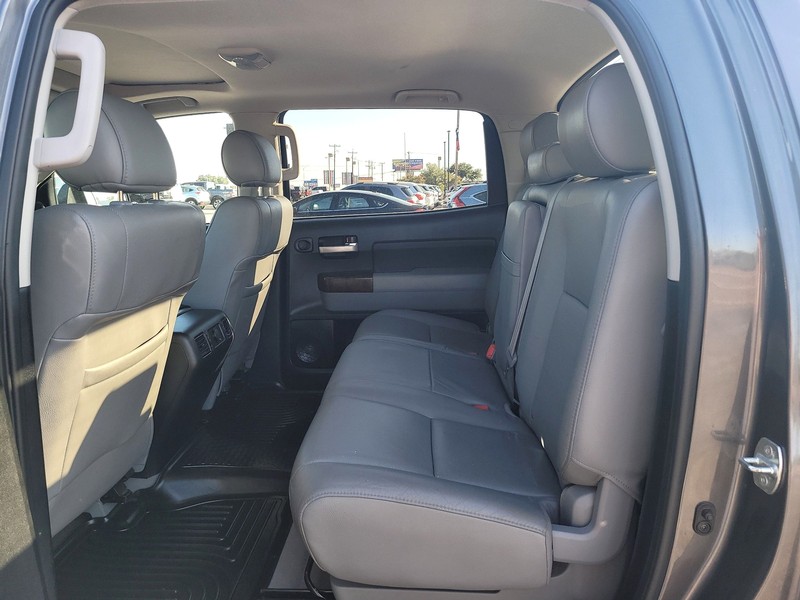 Toyota Tundra 2WD Truck Vehicle Full-screen Gallery Image 10