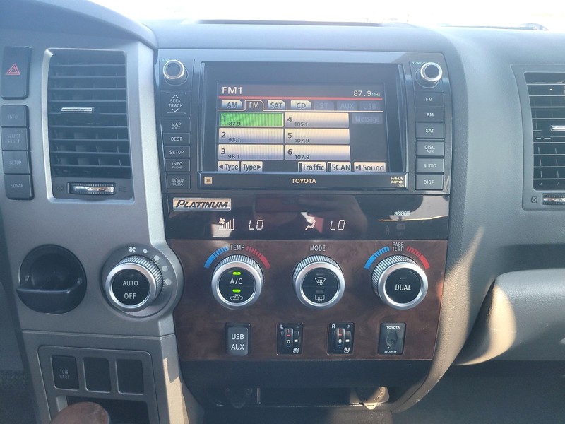 Toyota Tundra 2WD Truck Vehicle Full-screen Gallery Image 11