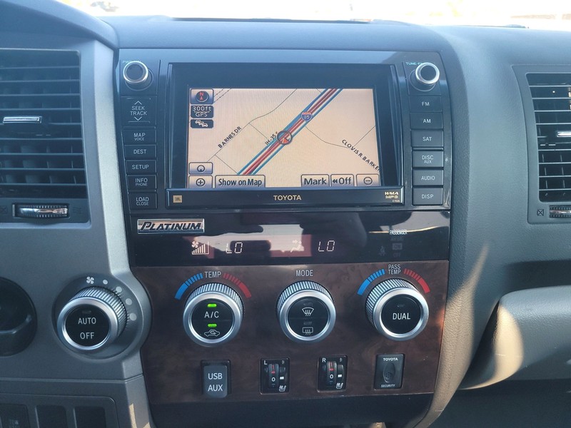 Toyota Tundra 2WD Truck Vehicle Full-screen Gallery Image 16