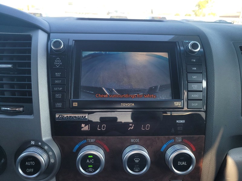 Toyota Tundra 2WD Truck Vehicle Full-screen Gallery Image 17