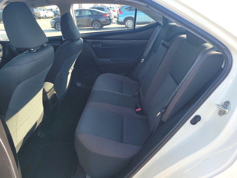 Toyota Corolla Vehicle Full-screen Gallery Image 9