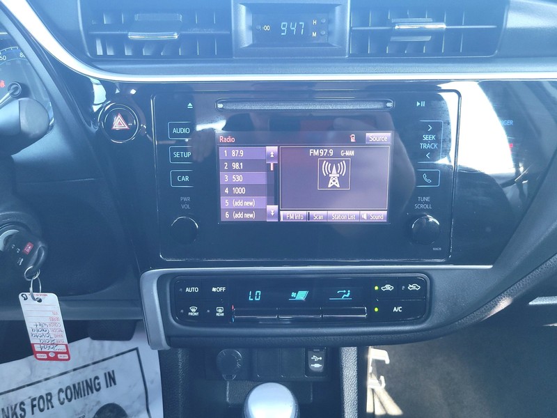 Toyota Corolla Vehicle Full-screen Gallery Image 10