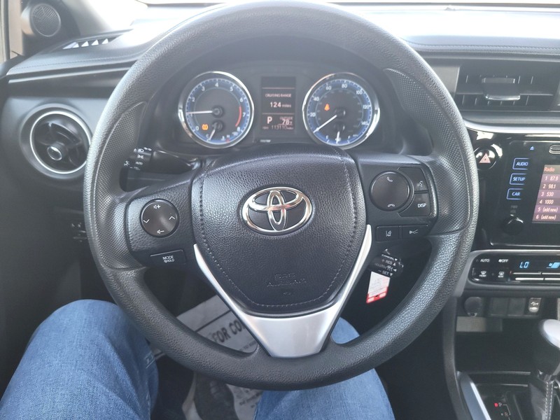 Toyota Corolla Vehicle Full-screen Gallery Image 12