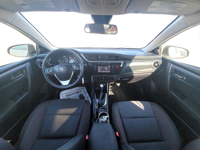 Toyota Corolla Vehicle Full-screen Gallery Image 13