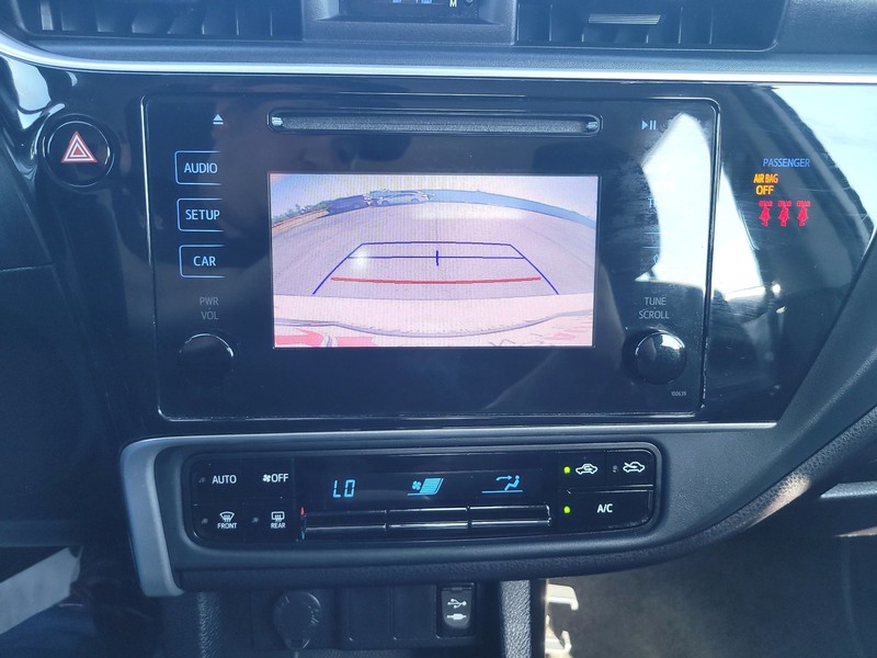 Toyota Corolla Vehicle Full-screen Gallery Image 15