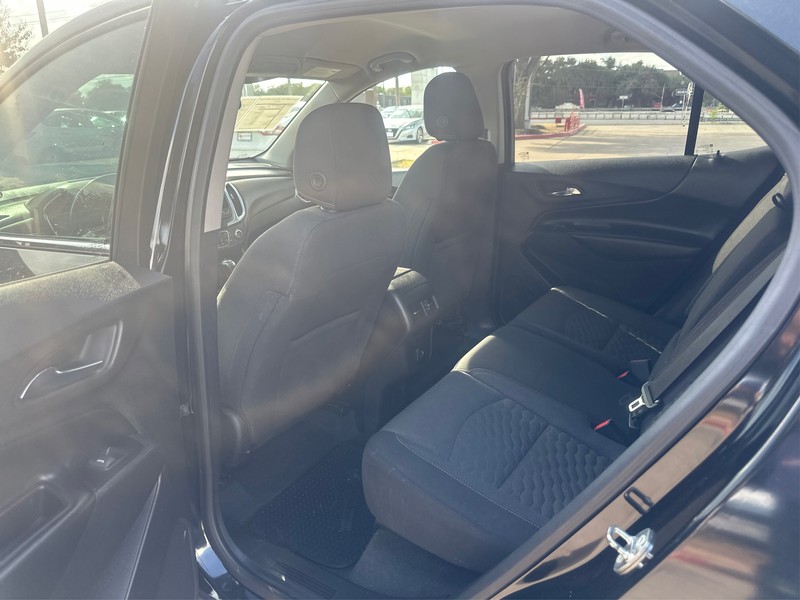 Chevrolet Equinox Vehicle Full-screen Gallery Image 10