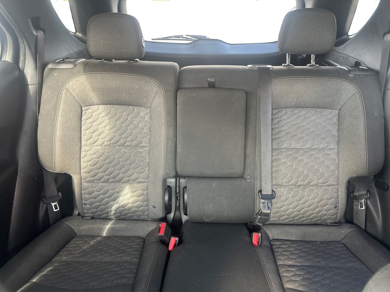 Chevrolet Equinox Vehicle Full-screen Gallery Image 13