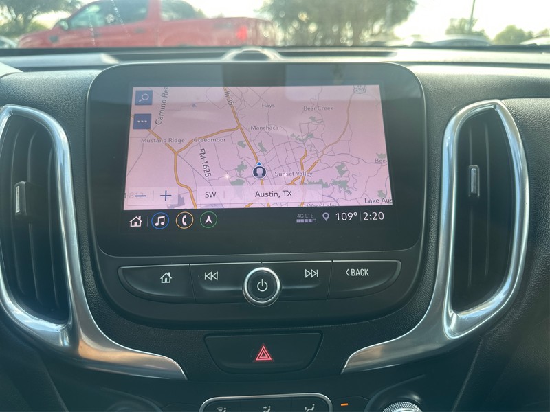 Chevrolet Equinox Vehicle Full-screen Gallery Image 17