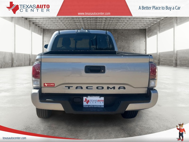 Toyota Tacoma 2WD Vehicle Full-screen Gallery Image 5