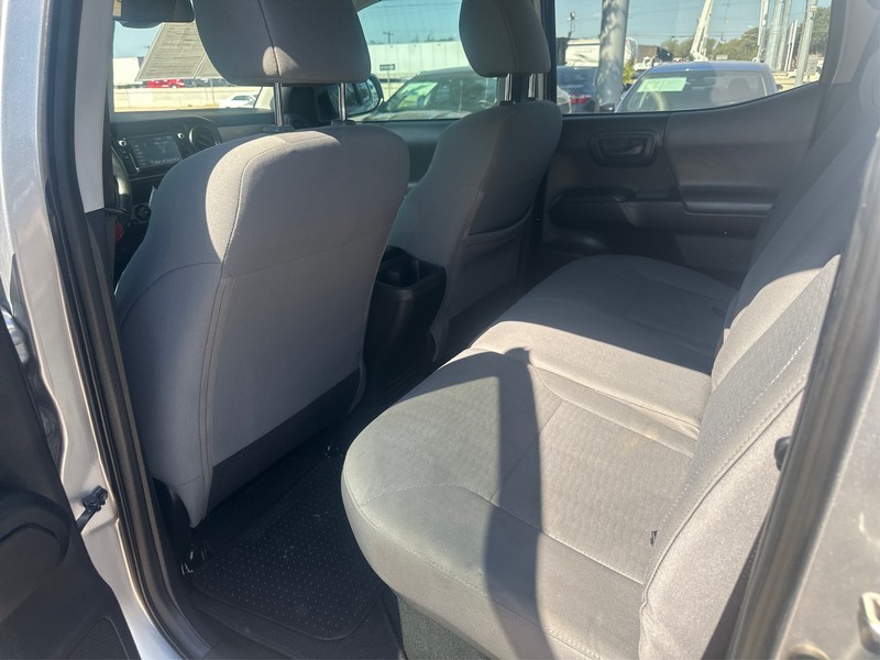 Toyota Tacoma 2WD Vehicle Full-screen Gallery Image 9