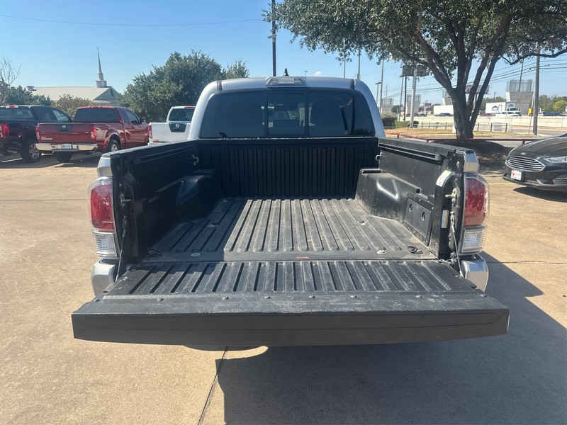 Toyota Tacoma 2WD Vehicle Full-screen Gallery Image 10