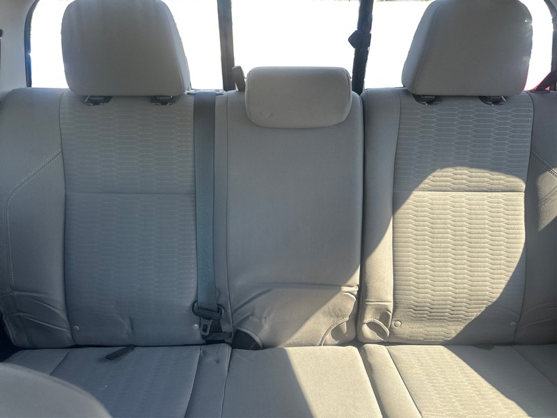 Toyota Tacoma 2WD Vehicle Full-screen Gallery Image 12