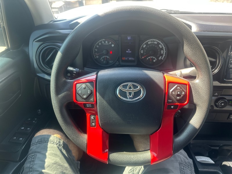 Toyota Tacoma 2WD Vehicle Full-screen Gallery Image 13