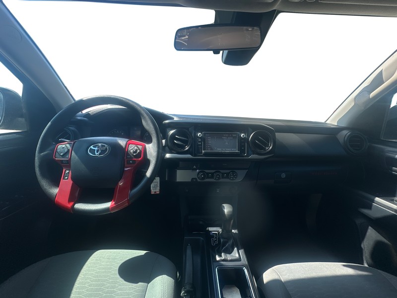 Toyota Tacoma 2WD Vehicle Full-screen Gallery Image 14