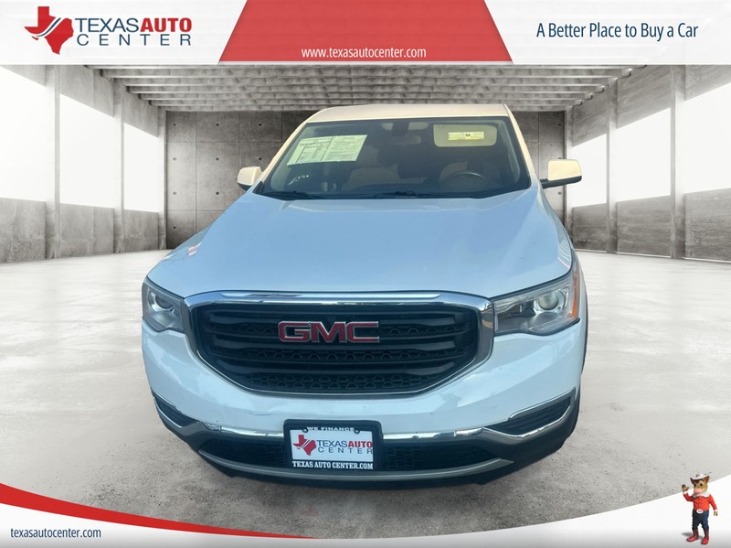 GMC Acadia Vehicle Full-screen Gallery Image 3