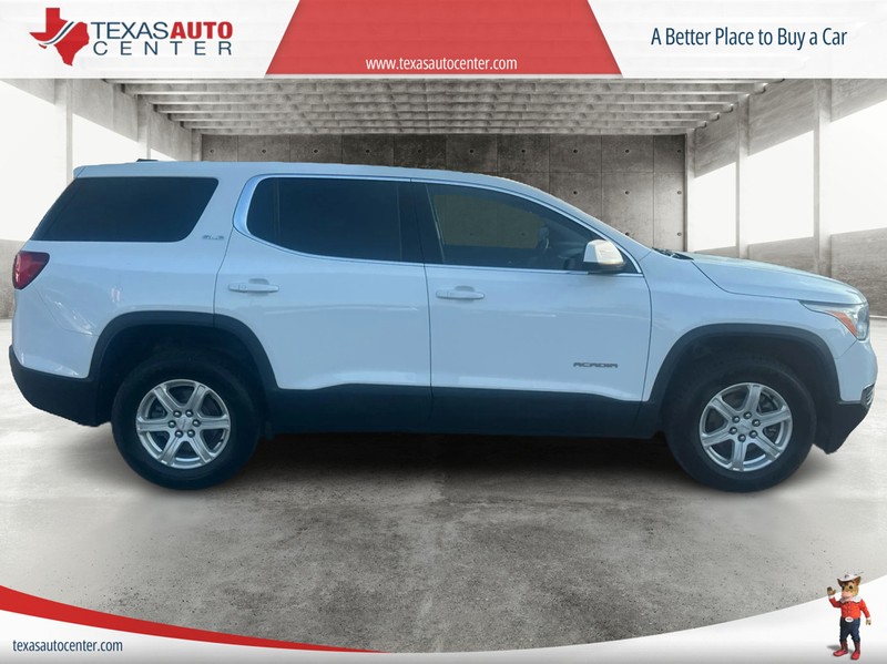 GMC Acadia Vehicle Full-screen Gallery Image 4