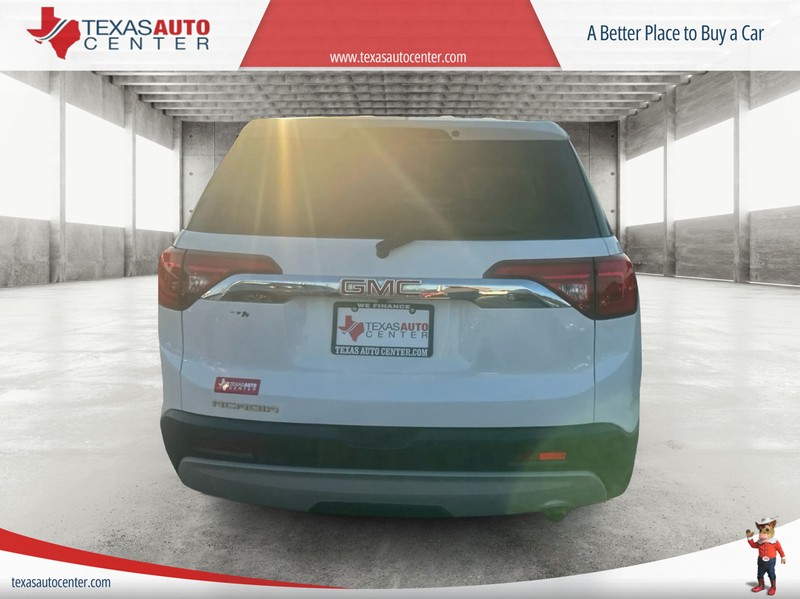 GMC Acadia Vehicle Full-screen Gallery Image 6