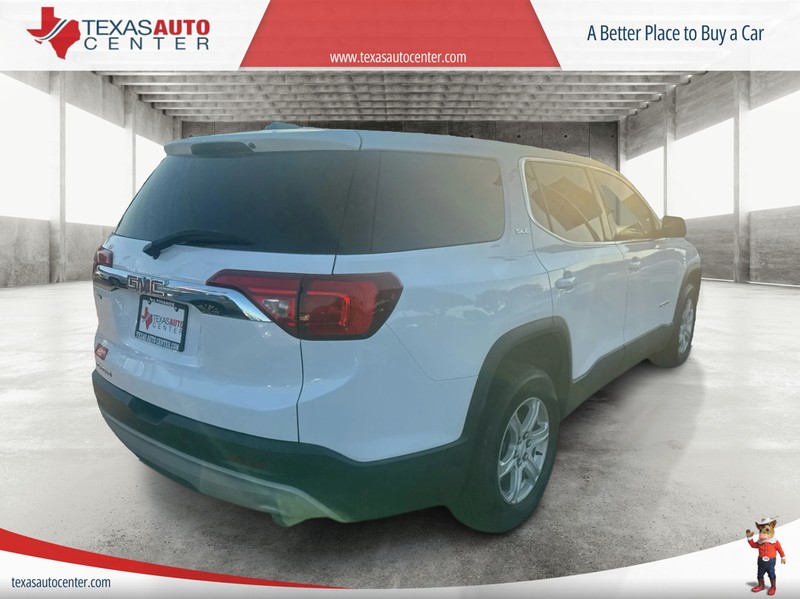 GMC Acadia Vehicle Full-screen Gallery Image 7