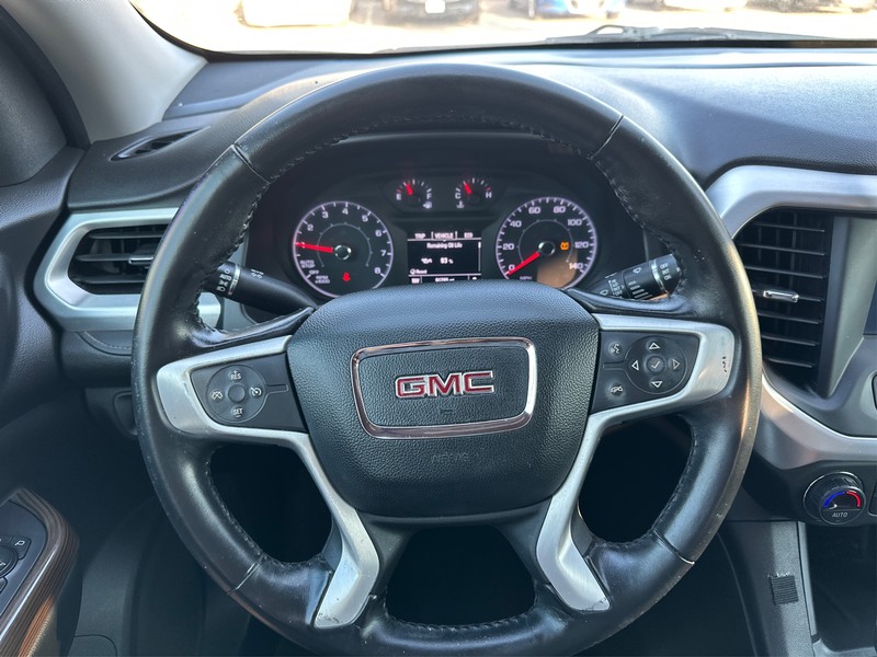 GMC Acadia Vehicle Full-screen Gallery Image 14