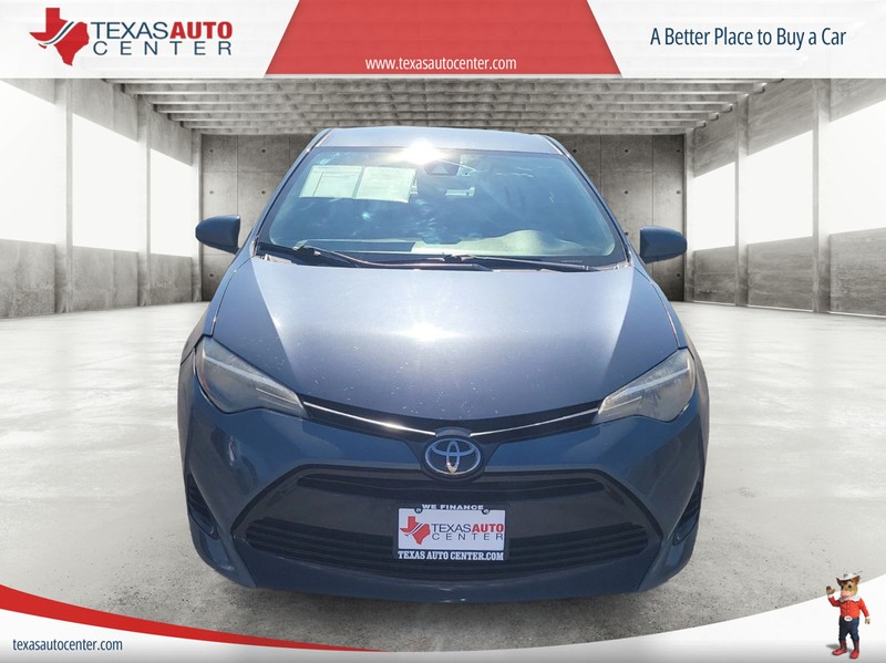 Toyota Corolla Vehicle Full-screen Gallery Image 3