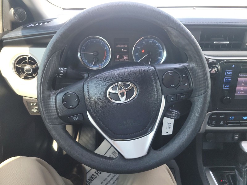 Toyota Corolla Vehicle Full-screen Gallery Image 13