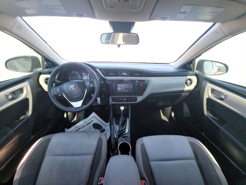 Toyota Corolla Vehicle Full-screen Gallery Image 14