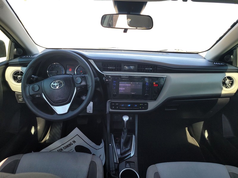 Toyota Corolla Vehicle Full-screen Gallery Image 15