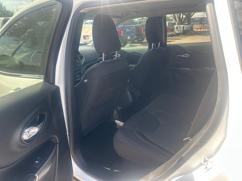 Jeep Cherokee Vehicle Full-screen Gallery Image 10