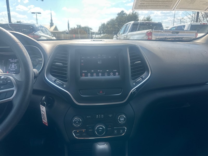 Jeep Cherokee Vehicle Full-screen Gallery Image 12