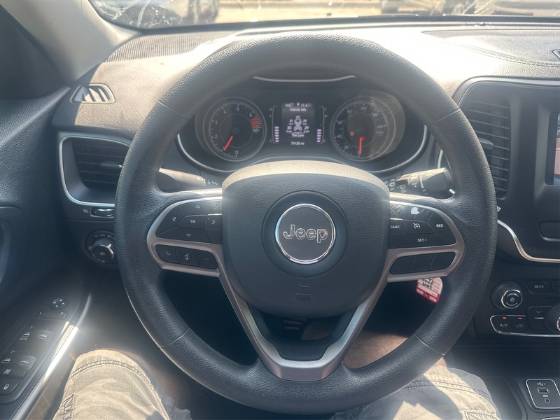 Jeep Cherokee Vehicle Full-screen Gallery Image 14