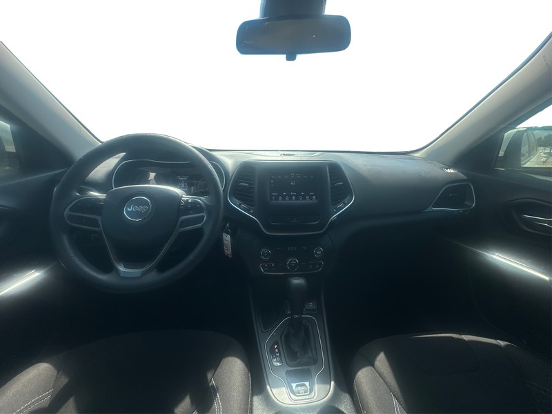 Jeep Cherokee Vehicle Full-screen Gallery Image 16