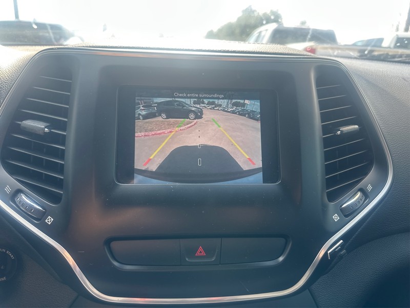 Jeep Cherokee Vehicle Full-screen Gallery Image 17