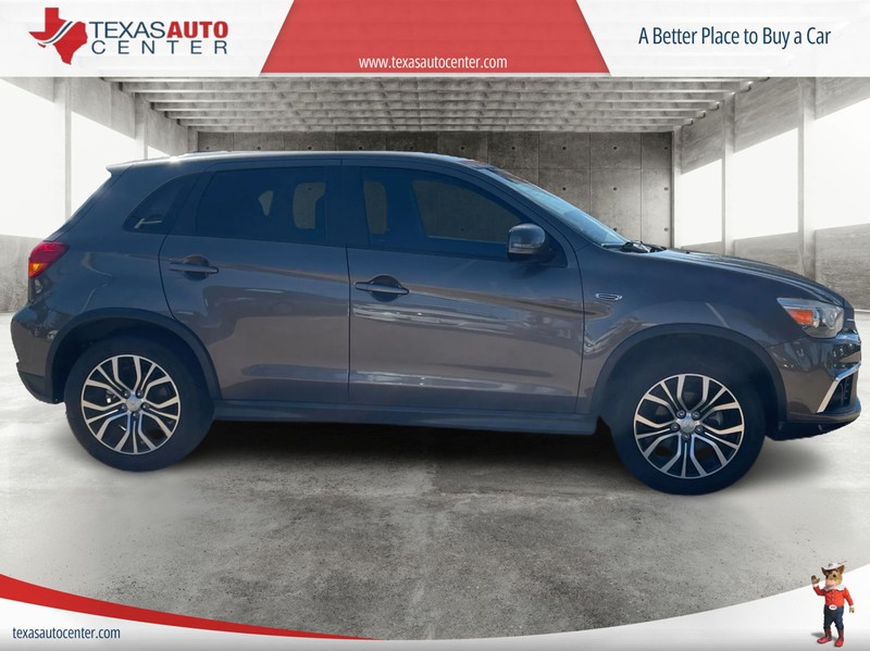 Mitsubishi Outlander Sport Vehicle Full-screen Gallery Image 04