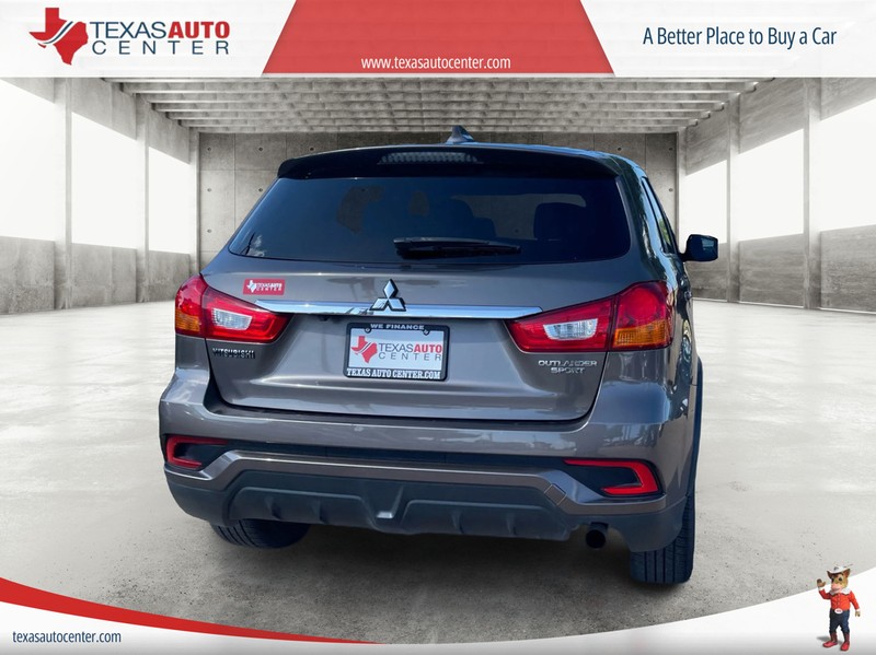 Mitsubishi Outlander Sport Vehicle Full-screen Gallery Image 05