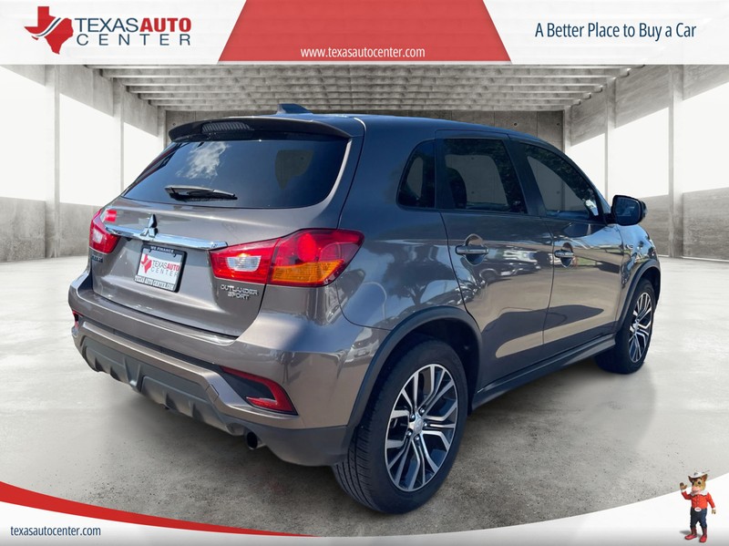 Mitsubishi Outlander Sport Vehicle Full-screen Gallery Image 06