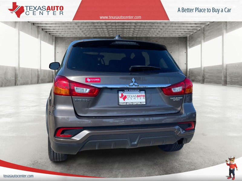 Mitsubishi Outlander Sport Vehicle Full-screen Gallery Image 07