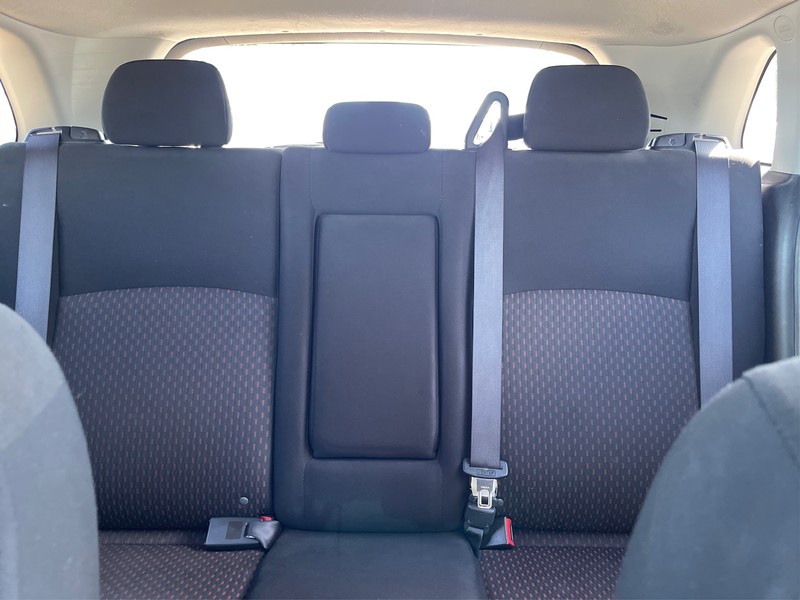 Mitsubishi Outlander Sport Vehicle Full-screen Gallery Image 12