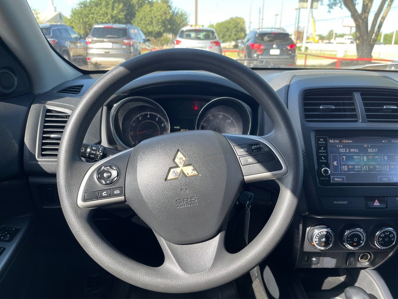 Mitsubishi Outlander Sport Vehicle Full-screen Gallery Image 13