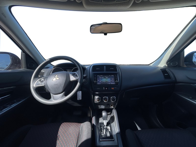 Mitsubishi Outlander Sport Vehicle Full-screen Gallery Image 14