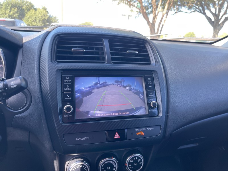 Mitsubishi Outlander Sport Vehicle Full-screen Gallery Image 16