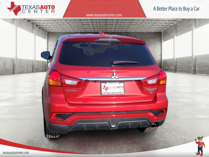 Mitsubishi Outlander Sport Vehicle Full-screen Gallery Image 02