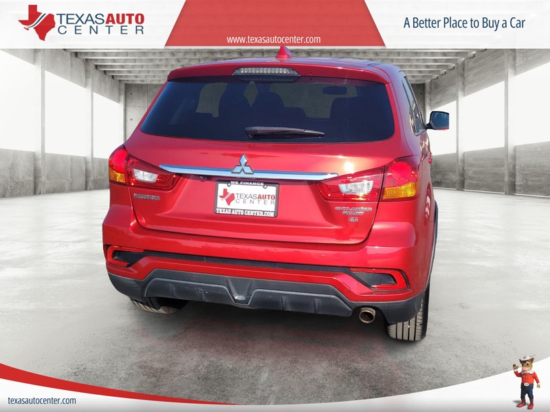 Mitsubishi Outlander Sport Vehicle Full-screen Gallery Image 04