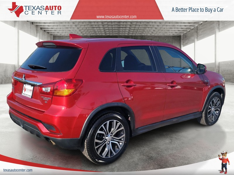 Mitsubishi Outlander Sport Vehicle Full-screen Gallery Image 05