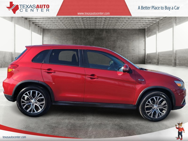 Mitsubishi Outlander Sport Vehicle Full-screen Gallery Image 06