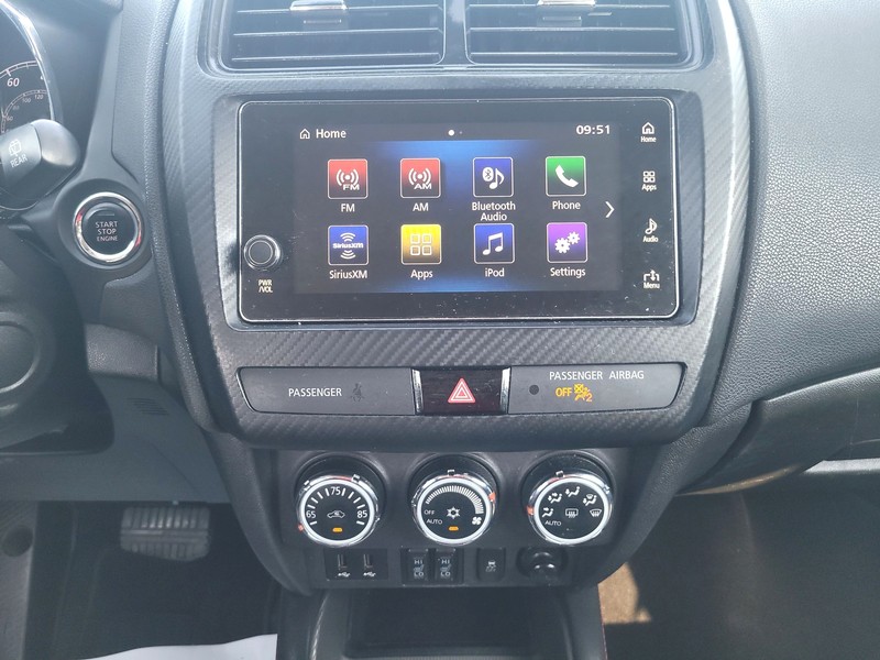 Mitsubishi Outlander Sport Vehicle Full-screen Gallery Image 10