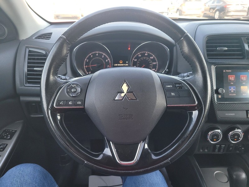 Mitsubishi Outlander Sport Vehicle Full-screen Gallery Image 12