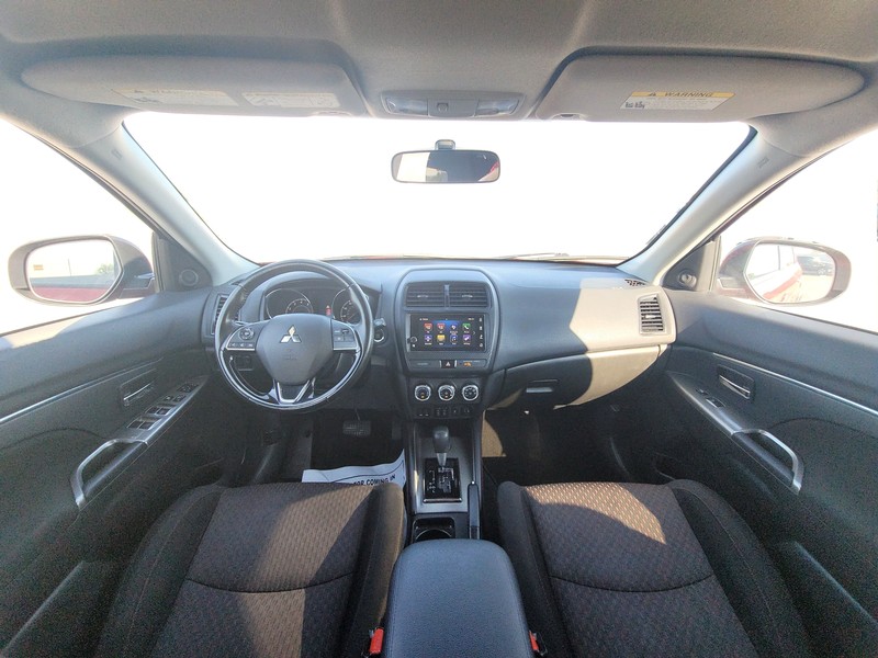 Mitsubishi Outlander Sport Vehicle Full-screen Gallery Image 13